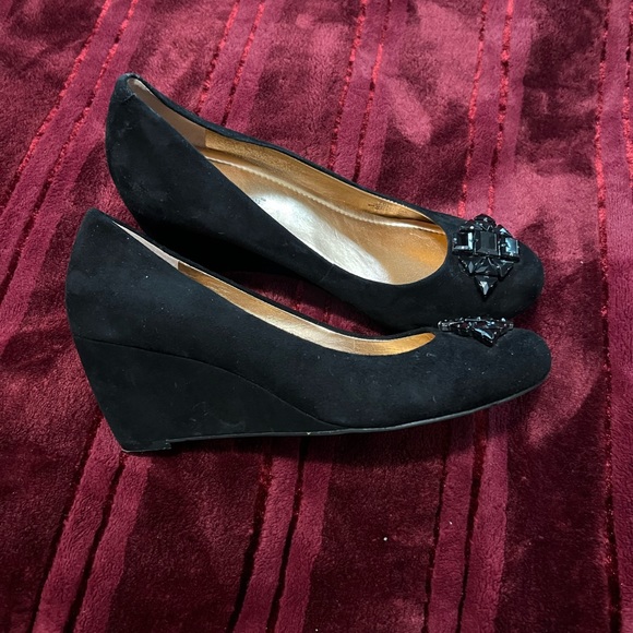 BCBG Black Suede Jeweled Wedge Size 7 - Picture 2 of 4